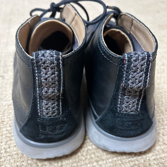 Men’s size 11 UGG Chukka Leather Boots - Picture 3 of 6